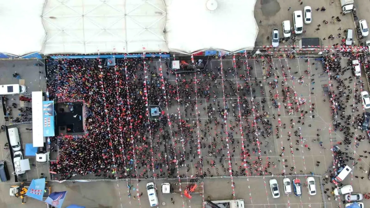 İmamoğlu\'nun Kastamonu mitinginde meydanın yarısı boş kaldı