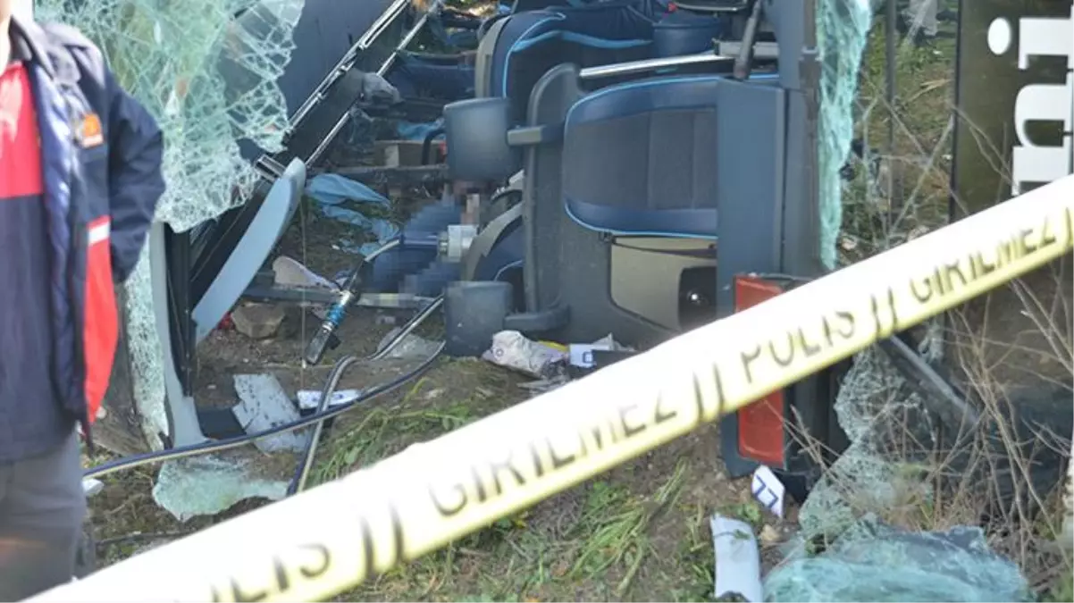 Eskişehir\'de işçi servisi şarampole yuvarlandı! 3 kişi hayatını kaybetti, 31 kişi yaralandı