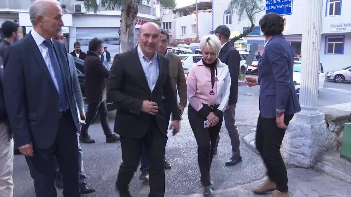 İzmir\'de Dayanışma Sofraları Kurulmaya Devam Ediyor