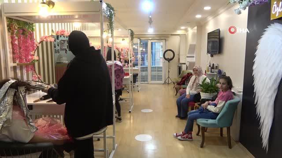 Kadın kuaförleri yaşanan yoğunluktan dolayı sahura kadar açık