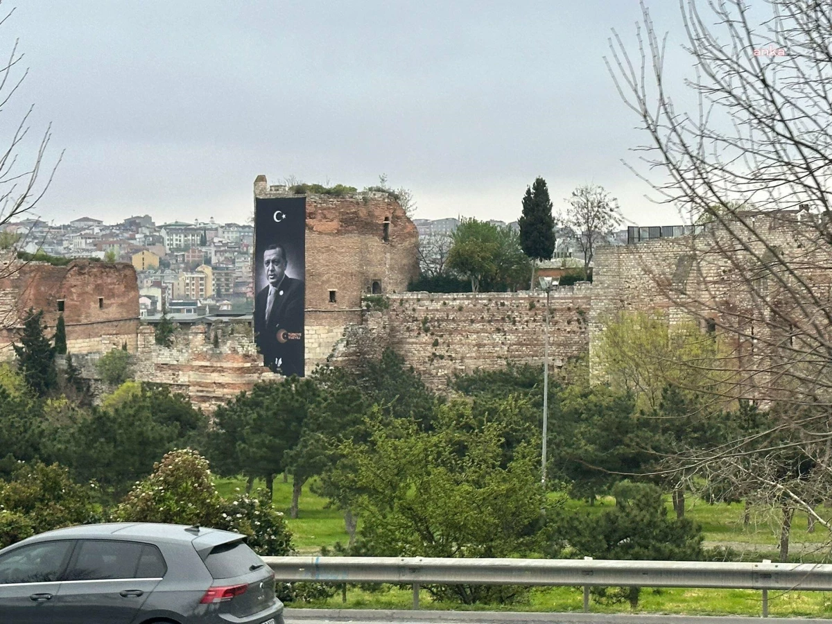 Kaftancıoğlu\'ndan Tarihi Sura Dev Erdoğan Posteri Asılmasına Tepki: "İtirazlarımızı Yapacağız. Yasaya Uygun Davranmazlarsa Eğer Ne Yapacağımızı da...