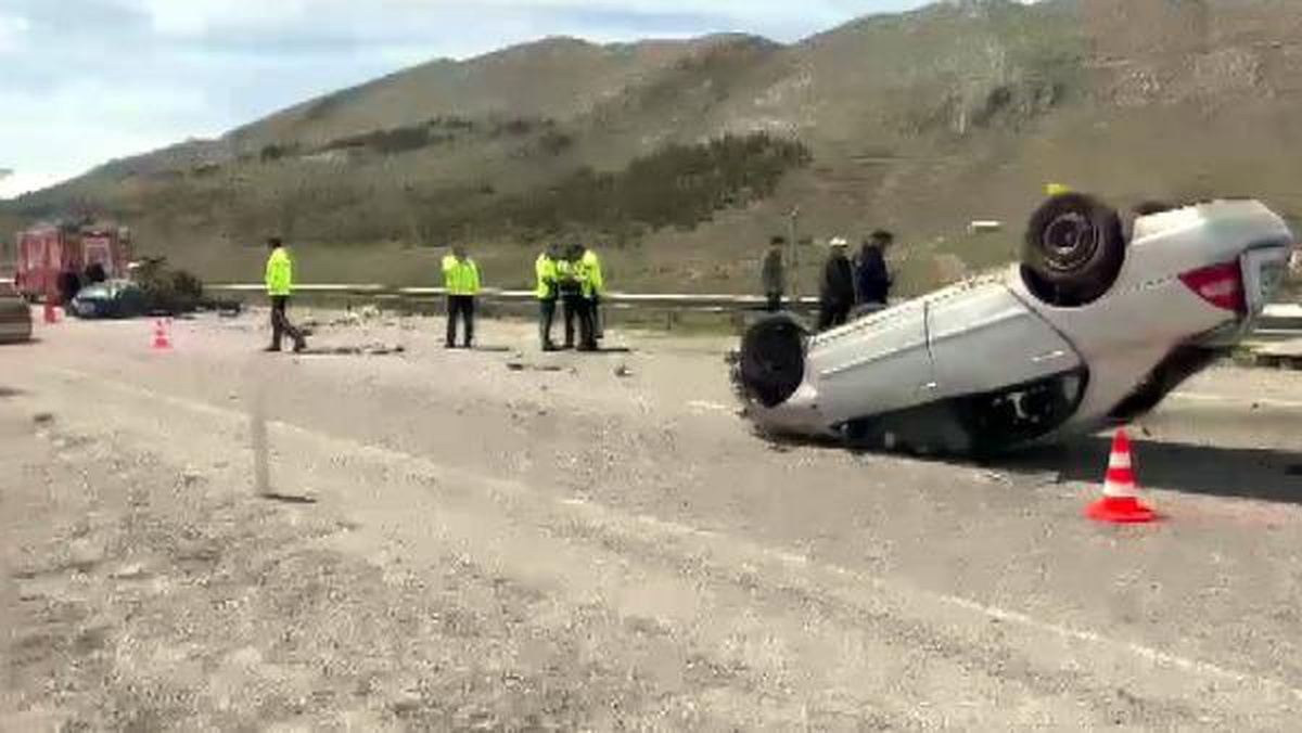 Kahramanmaraş\'ta Kafa Kafaya Çarpışan Otomobillerde 4 Kişi Hayatını Kaybetti