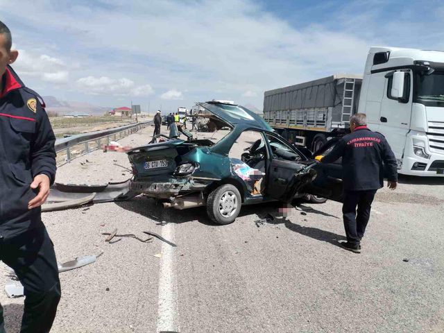 Aniden yola atlayan köpek faciaya neden oldu: 4 ölü 4 yaralı