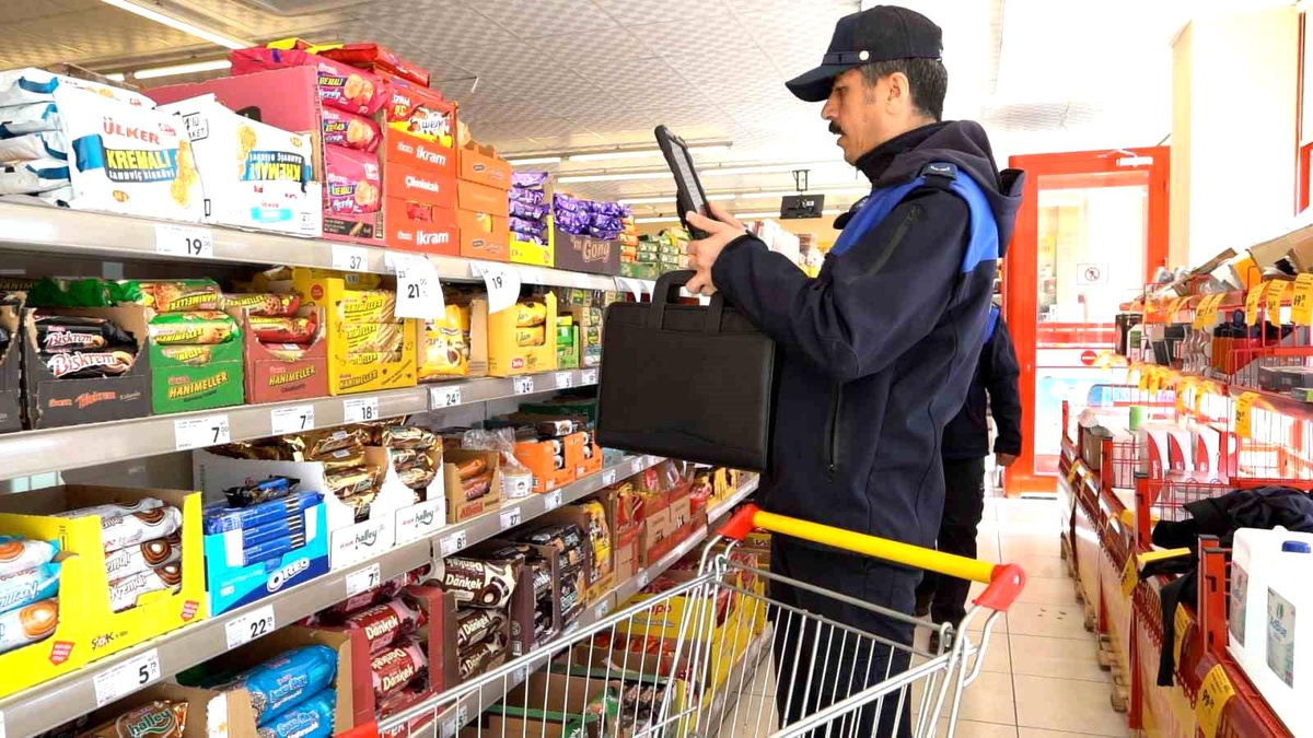 Melikgazi Zabıtası\'ndan bayram öncesi pazar yeri ve market denetimi