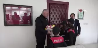 Minik öğrenciler, emniyet müdürü koltuğuna oturdu