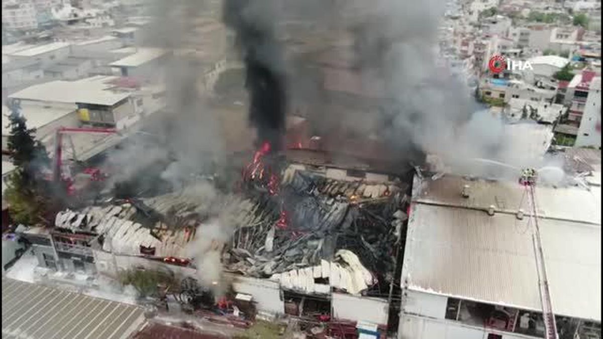 Mersin\'deki fabrika yangını bitişikteki iki atölyeye de sıçradı