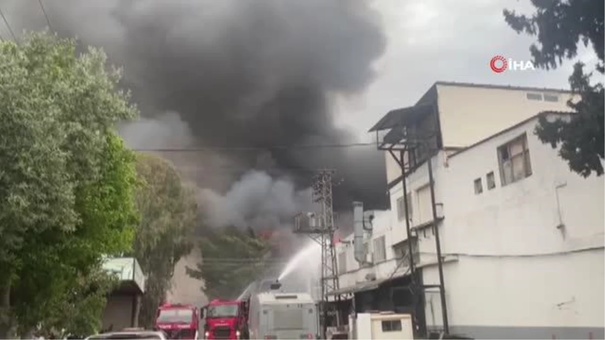 Mersin\'deki Mobilya Atölyesinde Yangın Çıktı