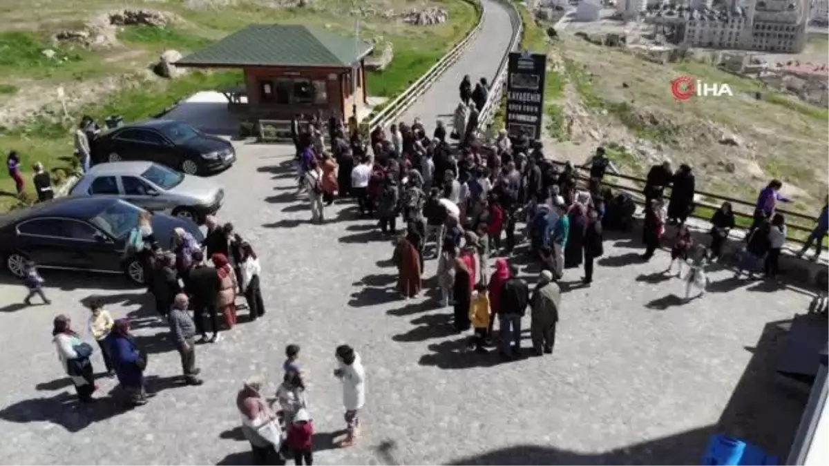 Nevşehir\'de misafir edilen depremzedeler Kapadokya bölgesini gezdi