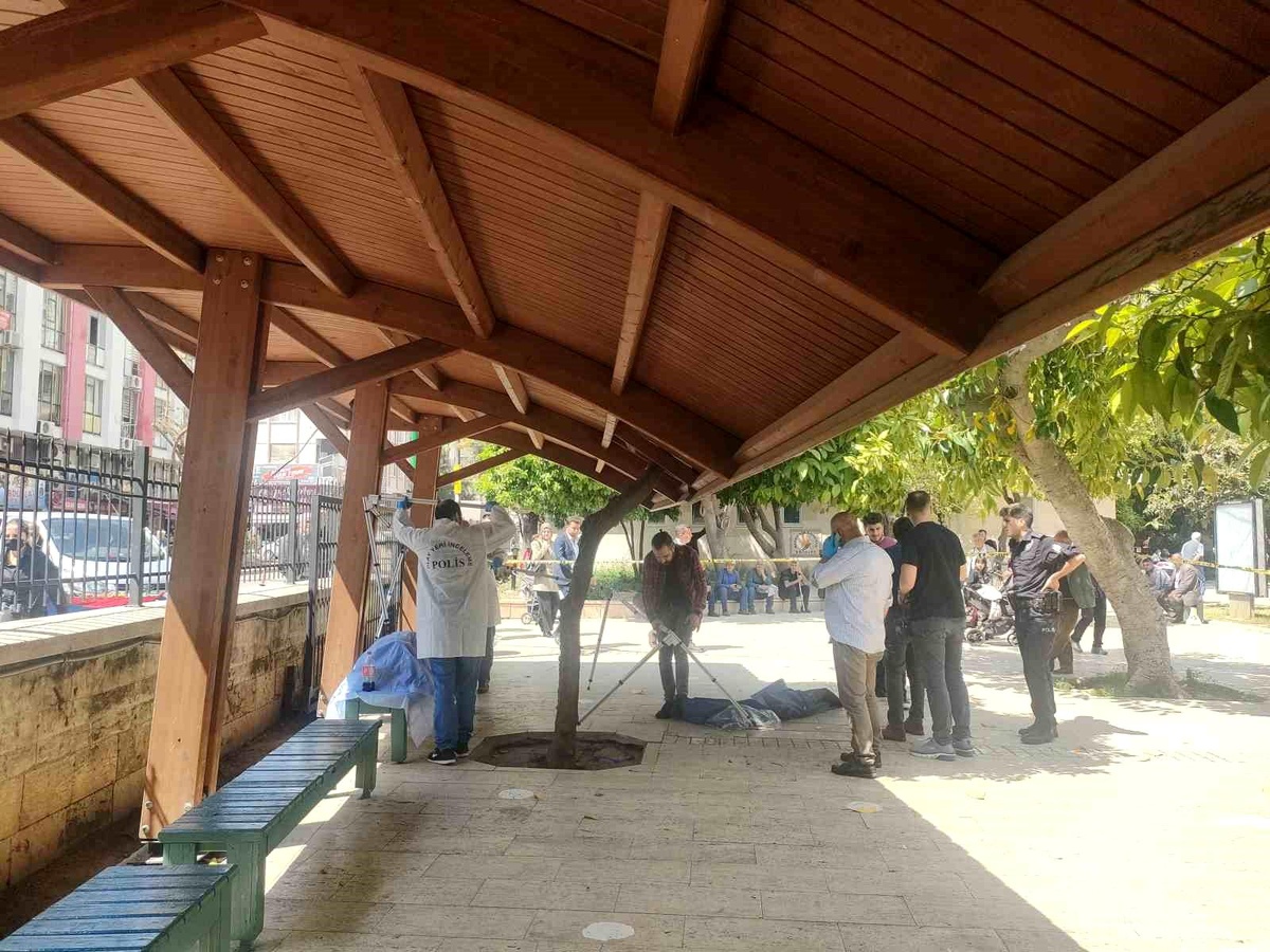 Ölüm cami avlusunda yakaladı