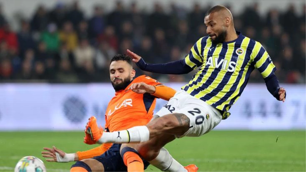 Son Dakika: Kanarya yine geri dönüşle kazandı! Fenerbahçe, Başakşehir\'i deplasmanda 2-1\'lik skorla mağlup etti
