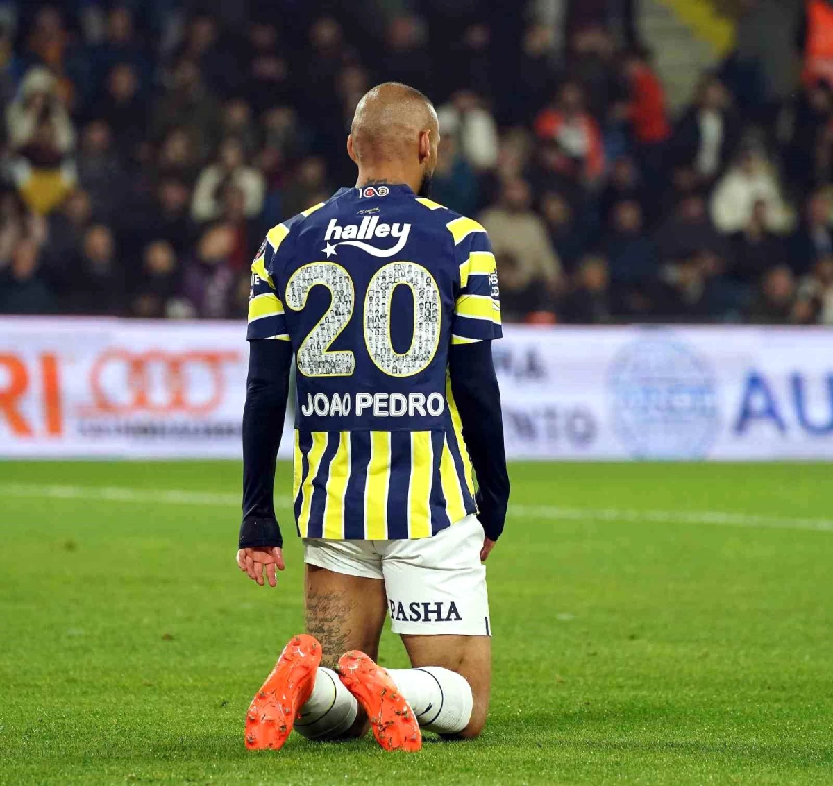 Medipol Başakşehir 1-2 Fenerbahçe: Joao Pedro\'nun iki golüyle Fenerbahçe kazandı