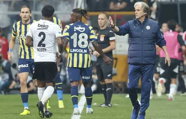 Takımı etrafına toplayan Jorge Jesus, Başakşehir maçı öncesi futbolcularına tek şart koştu Takımı etrafına toplayan Jorge Jesus, Başakşehir maçı öncesi futbolcularına tek şart koştu