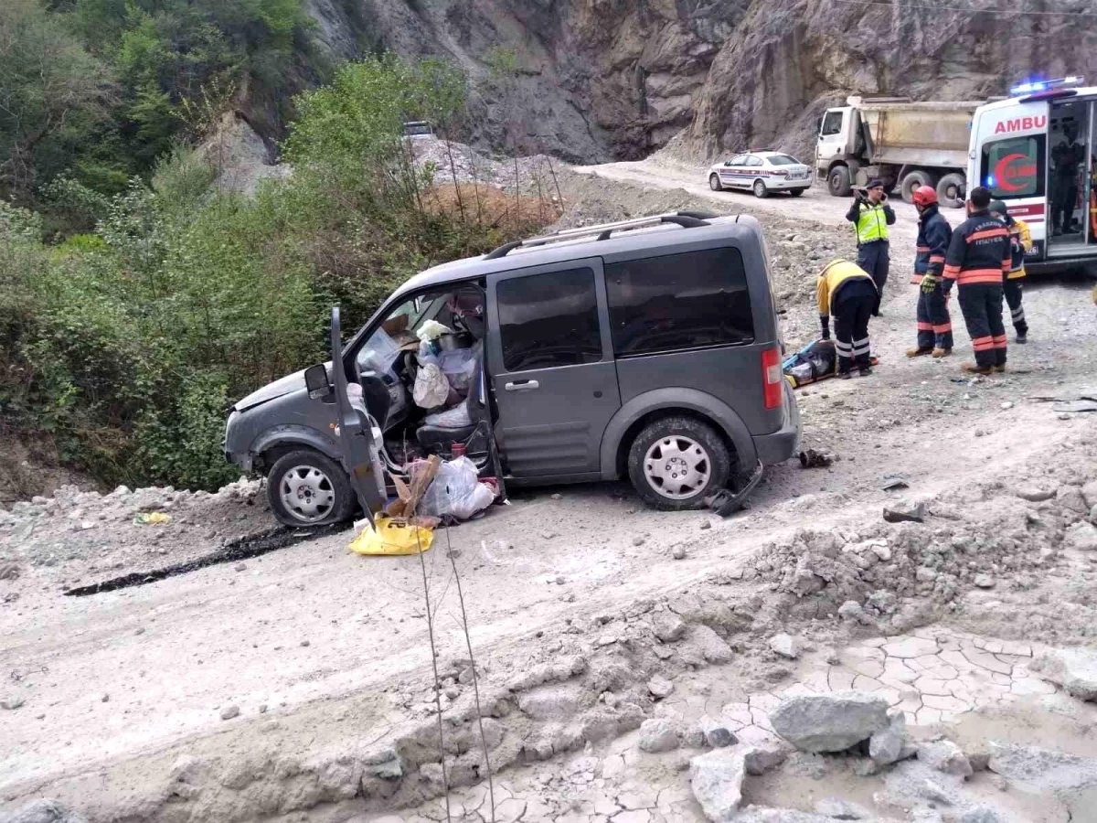 Trabzon\'da trafik kazası: 3 yaralı