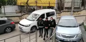 Üsküdar'da yıkım esnasında silahla çatıya çıkan şahıs gözaltına alındı