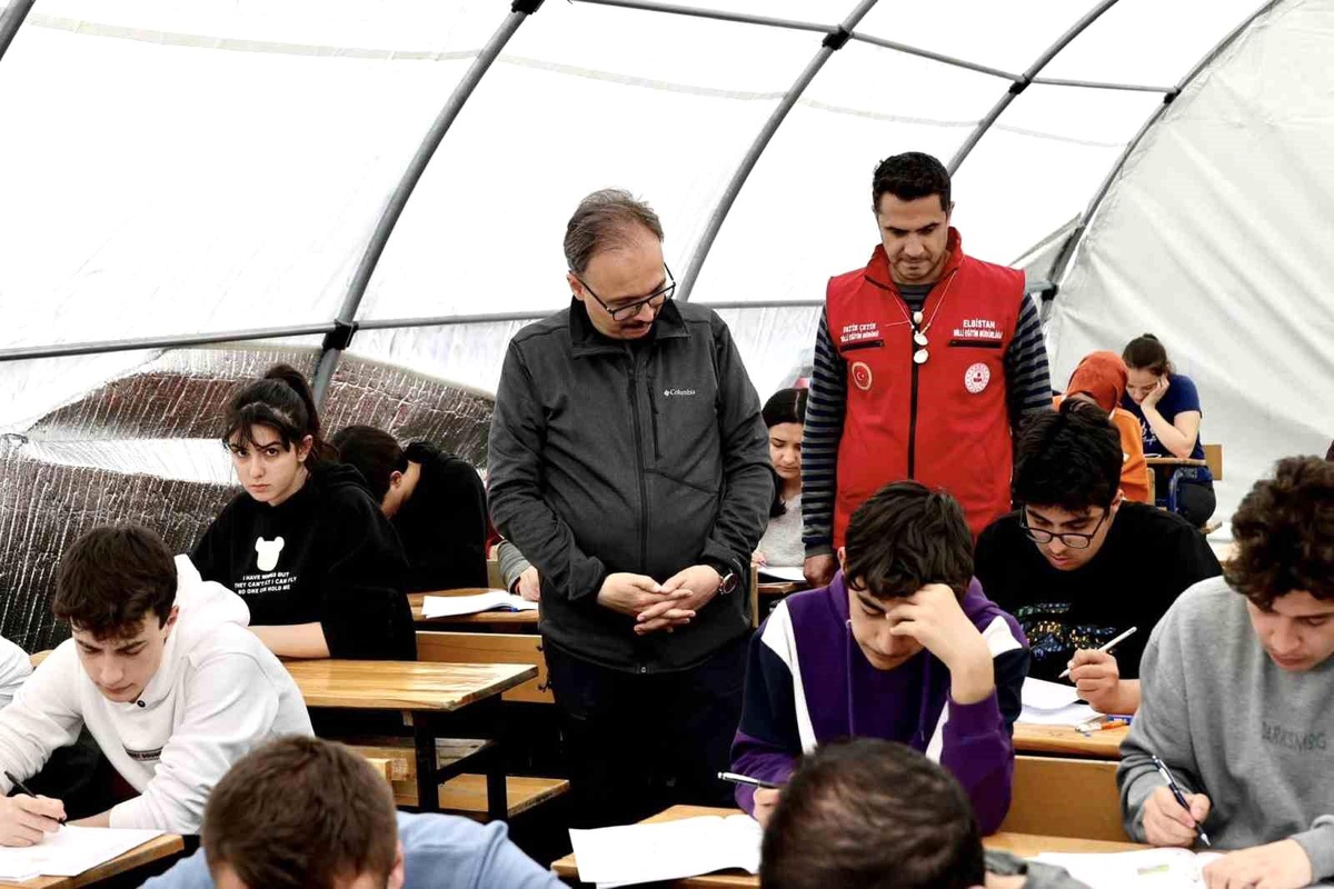 Vali Kızılkaya Elbistan\'da öğrenciler ile buluştu