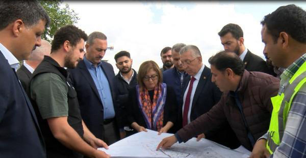Abdulhamit Gül, Gaziantepte 42 bin 358 deprem konutu inşa edileceğini açıkladı