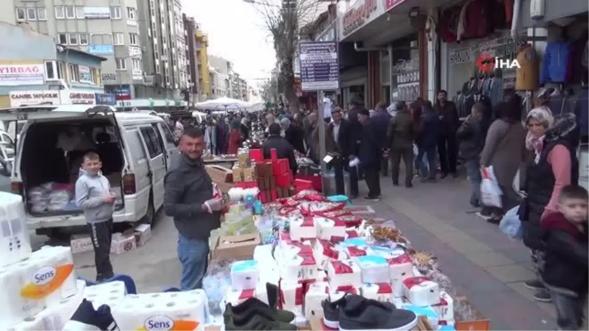 Afyonkarahisar'da bayram pazarında yoğunluk