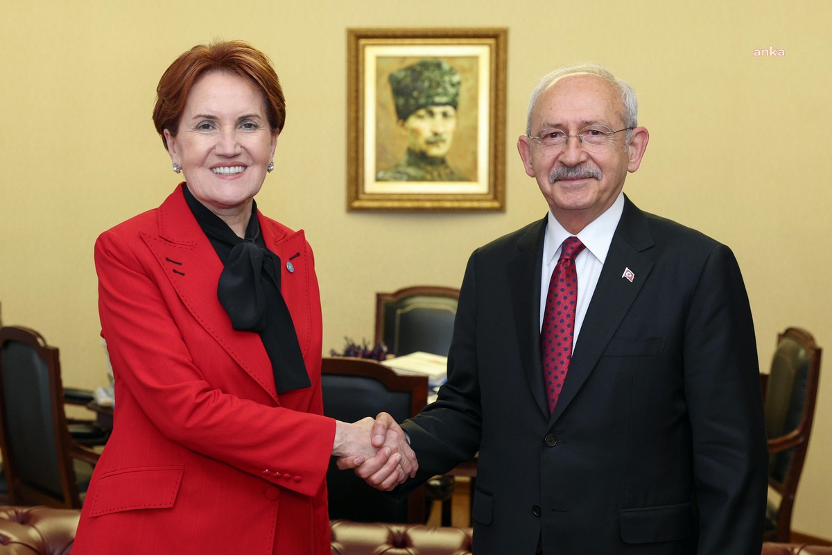 Meral Akşener, Kemal Kılıçdaroğlu\'nun seçim kampanyası için emekli maaşını bağışladı