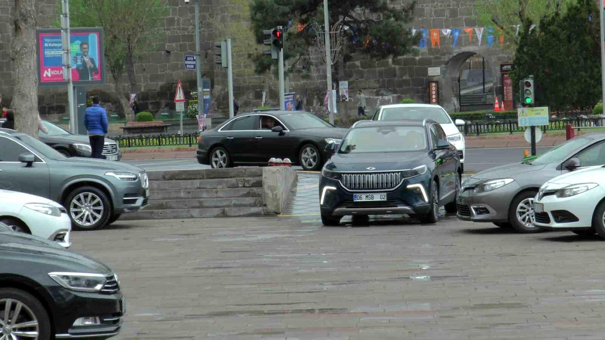 Bakan Akar\'dan Togg\'lu bayramlaşma
