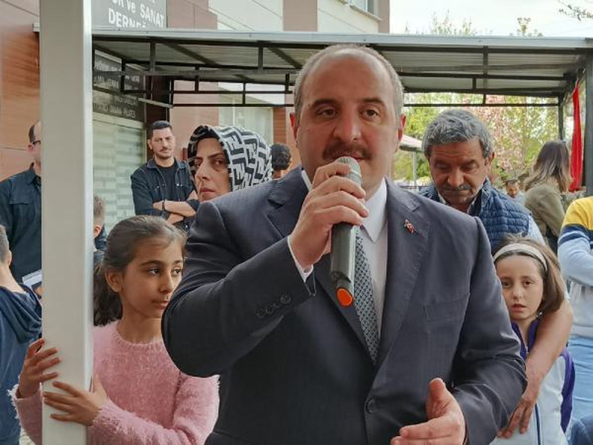 Sanayi ve Teknoloji Bakanı Mustafa Varank Bursa\'da Depremzedeleri Ziyaret Etti