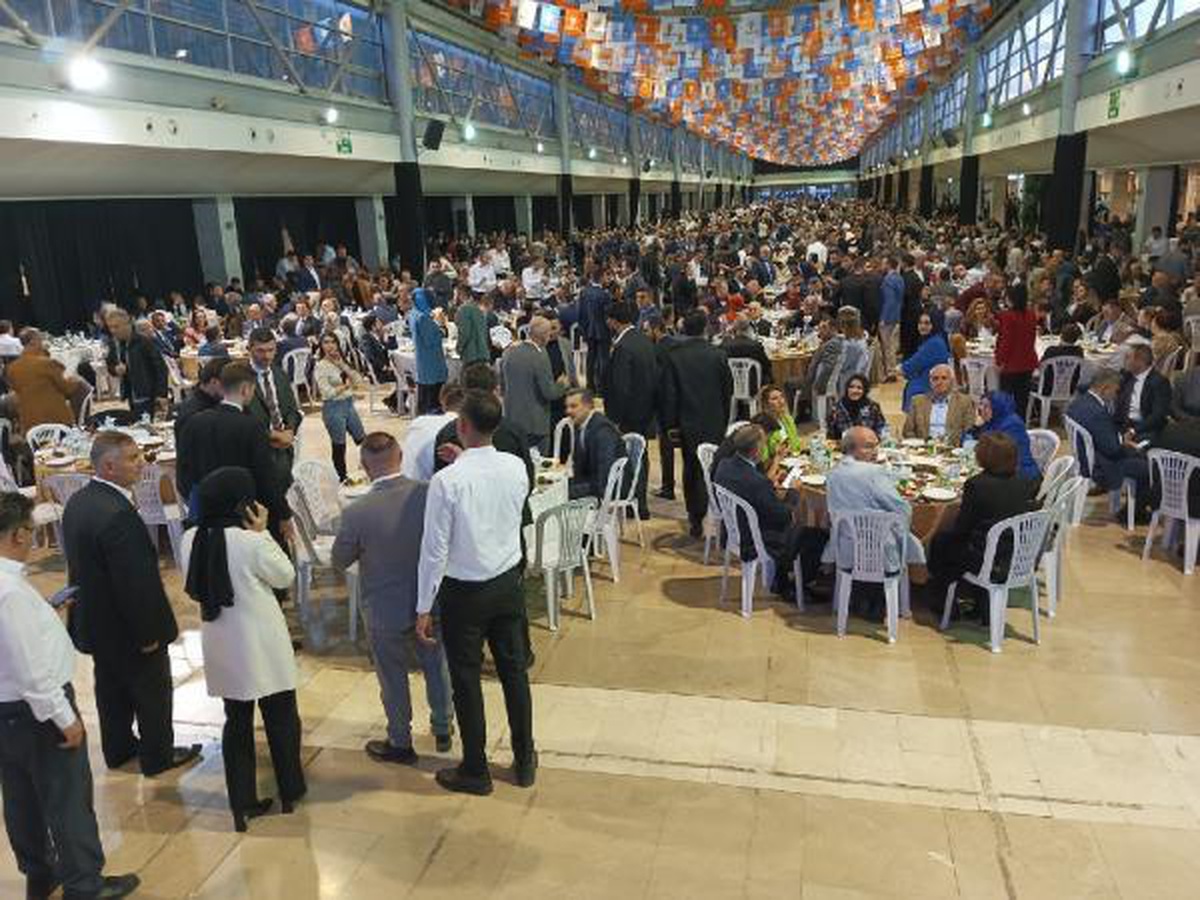 Bakan Varank, AK Parti teşkilatı ile iftarda buluştu