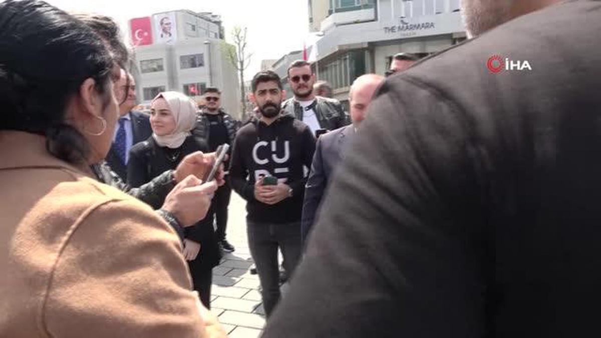 Bakan Varank, yerli otomobil TOGG ile Taksim Meydanına geldi