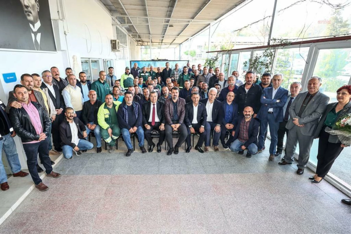 Konak Belediyesi Başkanı Abdül Batur İşçilerle Bayramlaştı