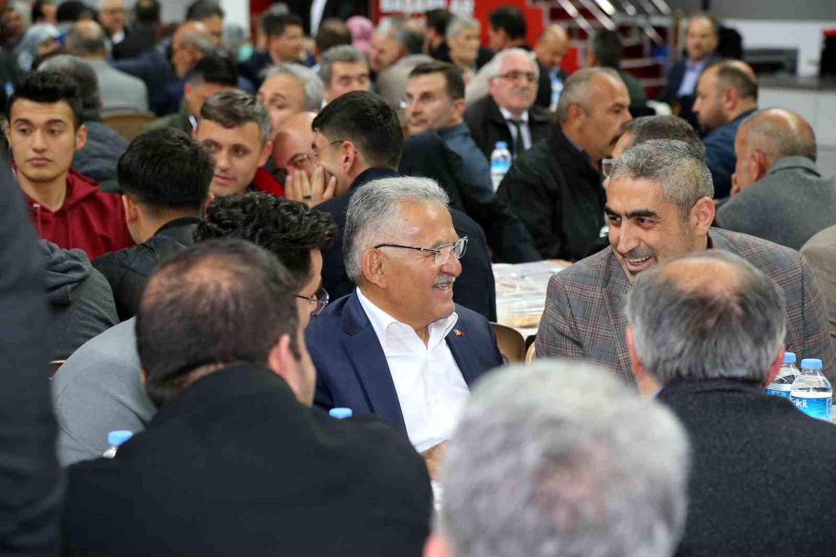 Başkan Büyükkılıç, memurlarla bir araya geldi