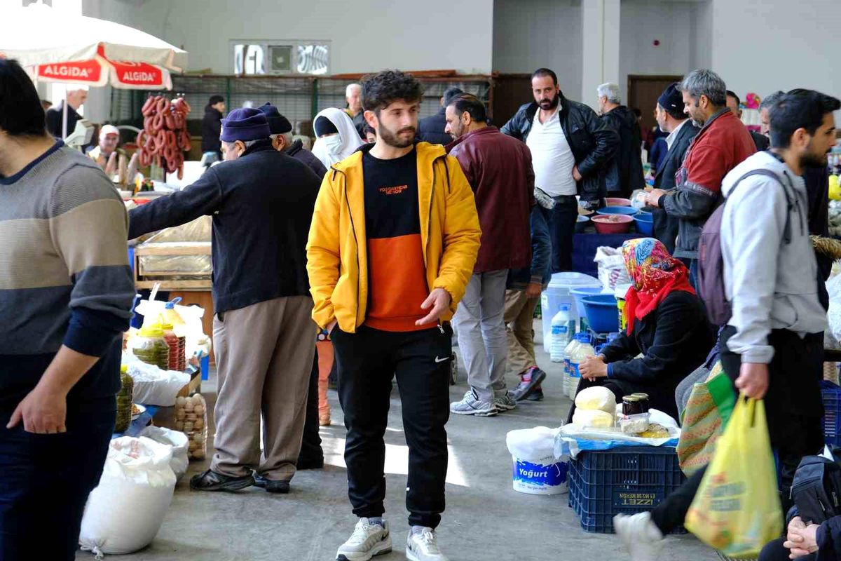 Bayram alışverişi esnafa can suyu oldu