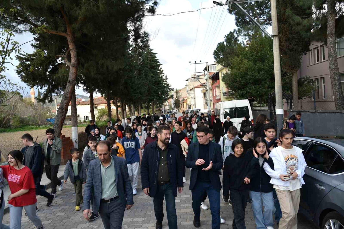 Sındırgı Belediyesi Eğitim Merkezinde Gençlere Ahlaki ve Manevi Değerler Hatırlatılıyor