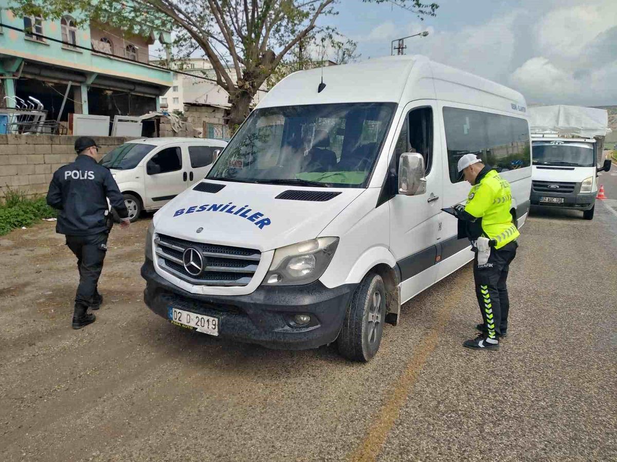Gaziantep\'in Yavuzeli ilçesinde bayram öncesinde trafik denetimleri arttırıldı