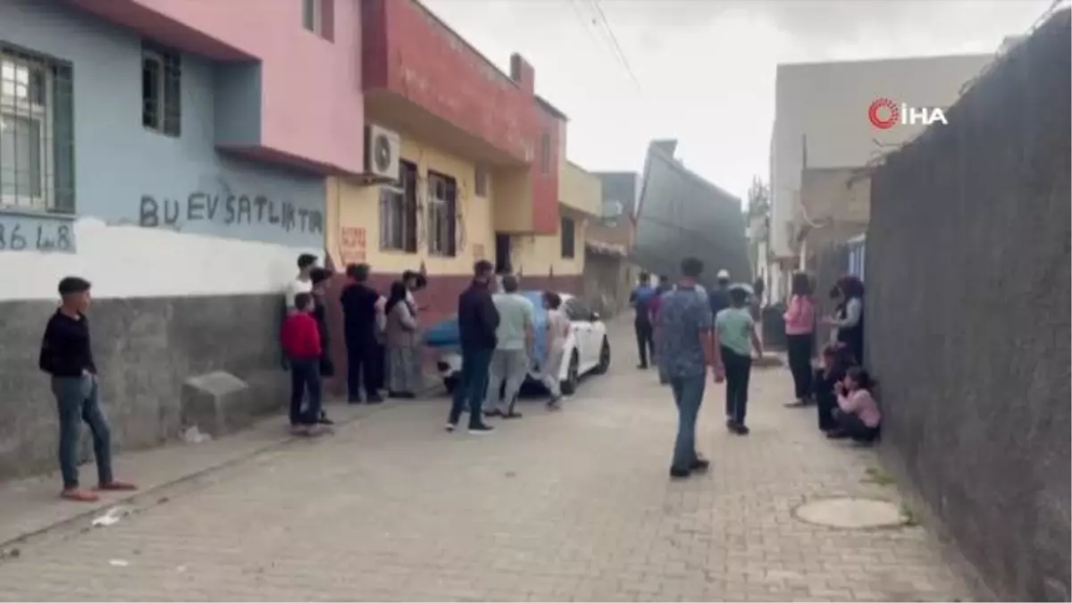 Şiddetli rüzgar Ceylanpınar\'da çatıları uçurdu