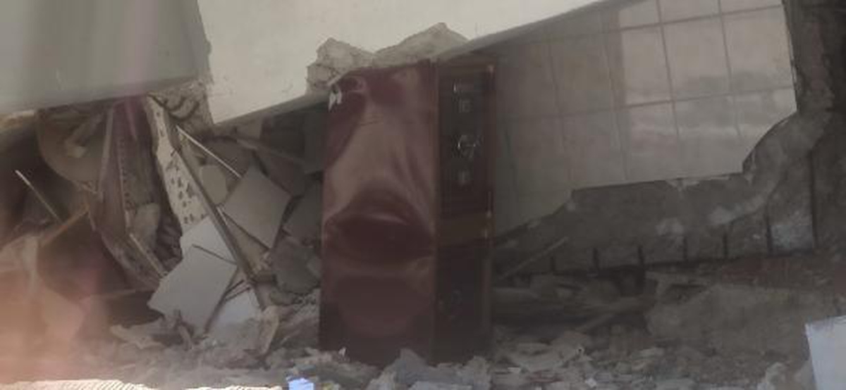 Depremde çelik kasa bulunduğu katta yaşam üçgeni oluşturdu