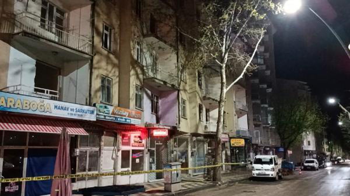SES GELEN BİNANIN ÇEVRESİ GÜVENLİK ŞERİDİ İLE KAPATILDI