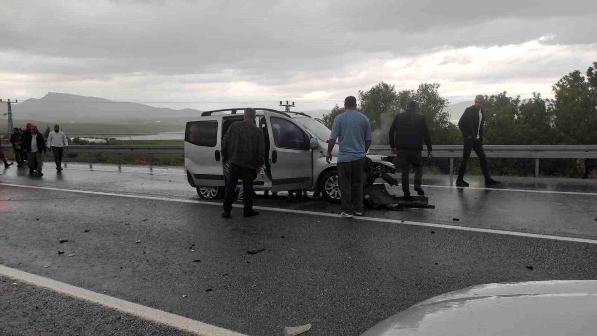 Elazığ\'da trafik kazası: 2 kişi ağır yaralandı