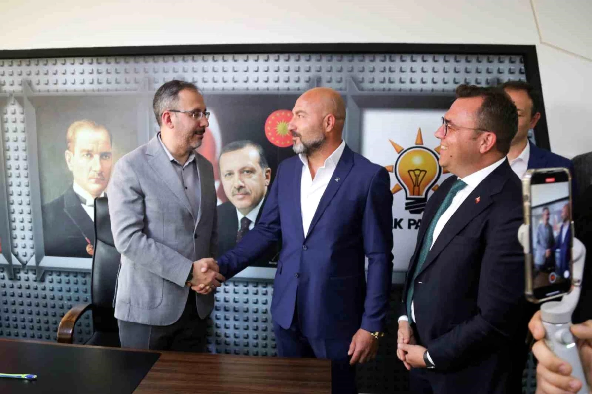 İzmir Büyükşehir Belediyesi İtfaiye Daire Başkanlığı Personeli AK Partiye Üye Oldu