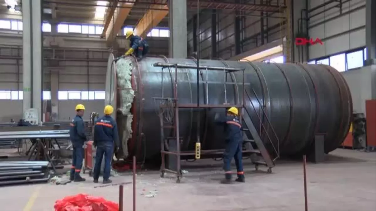 Malatya\'da deprem sonrası demir fabrikası işçileri için konteyner yaşam alanı oluşturuldu