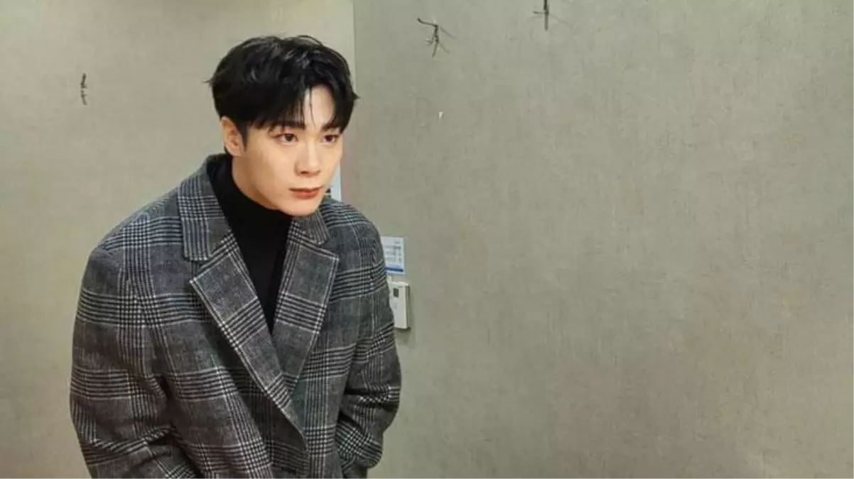 25 yaşındaki Güney Koreli ünlü şarkıcı Moonbin, evinde ölü olarak bulundu