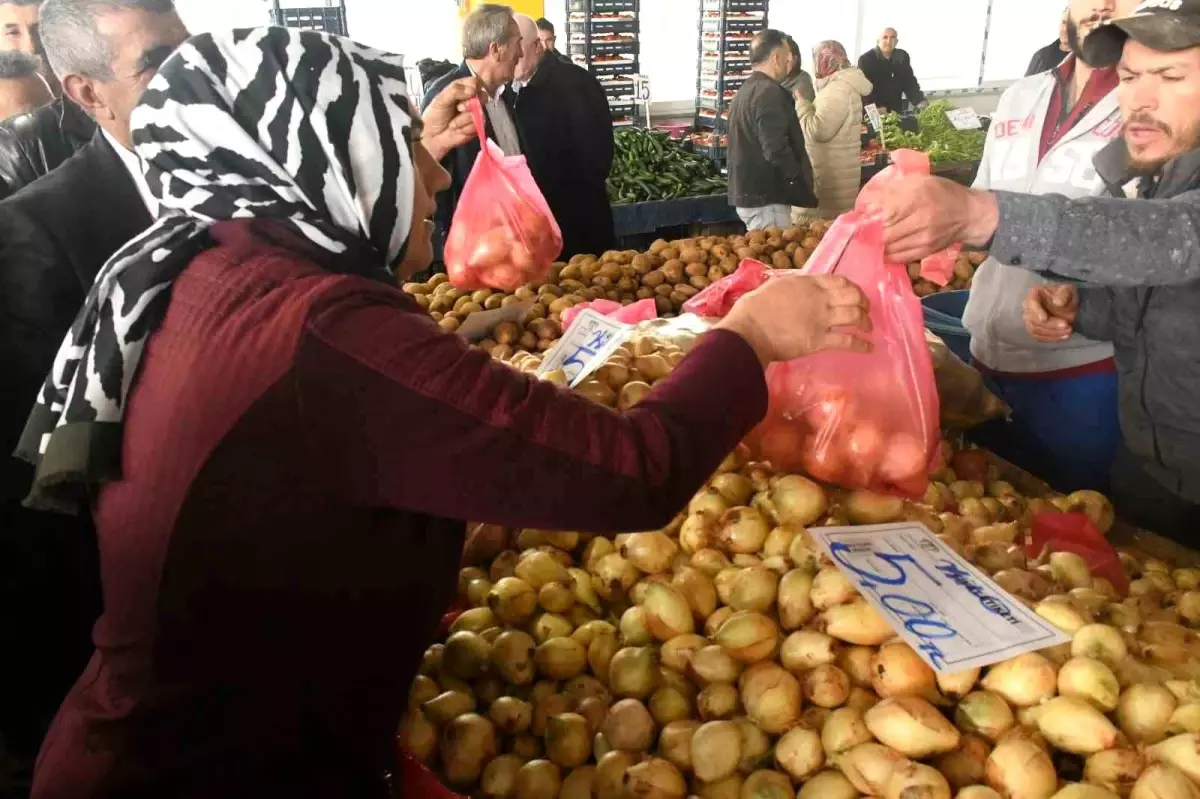 Haymana Belediyesi, Pazarda Kuru Soğanın 5 Liraya Satılmasını Sağladı