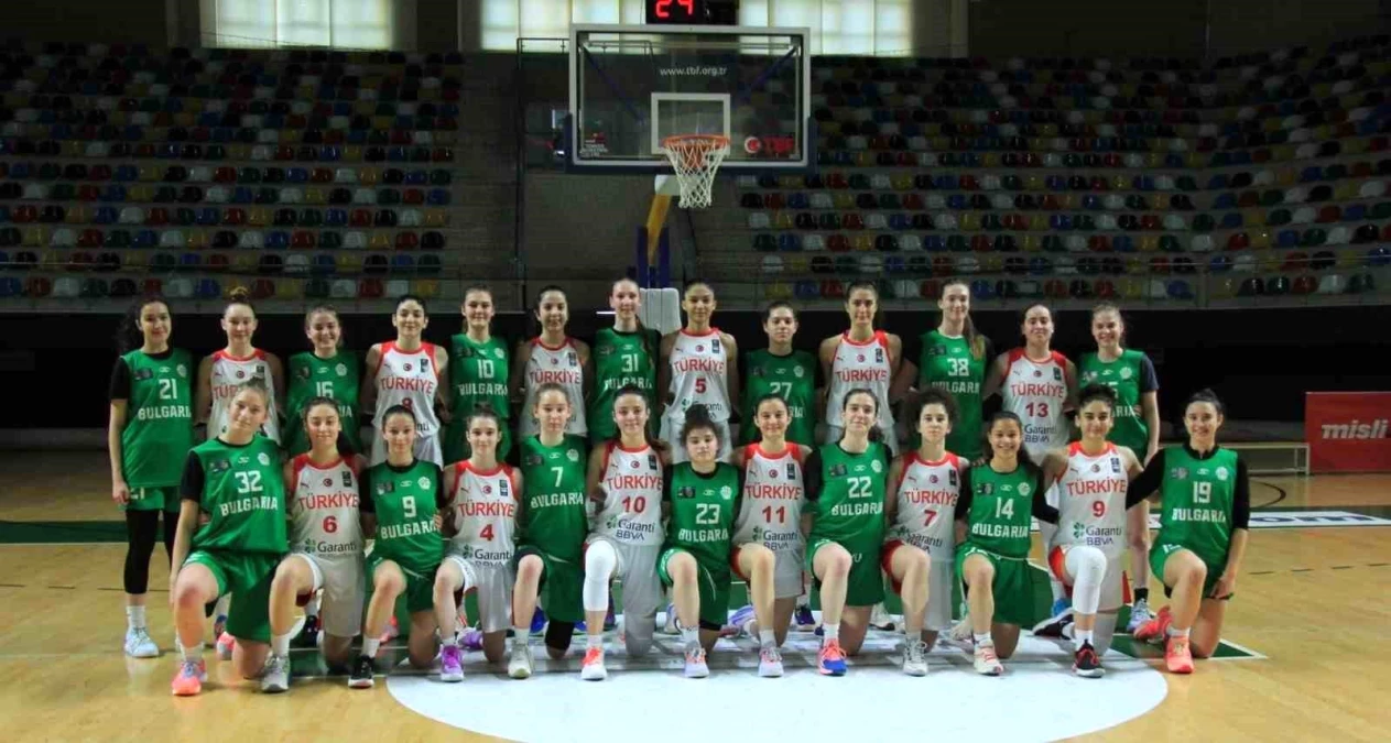 Türkiye U-16 Yıldız Kız Milli Takımı Bulgaristan\'ı 85-44 mağlup etti
