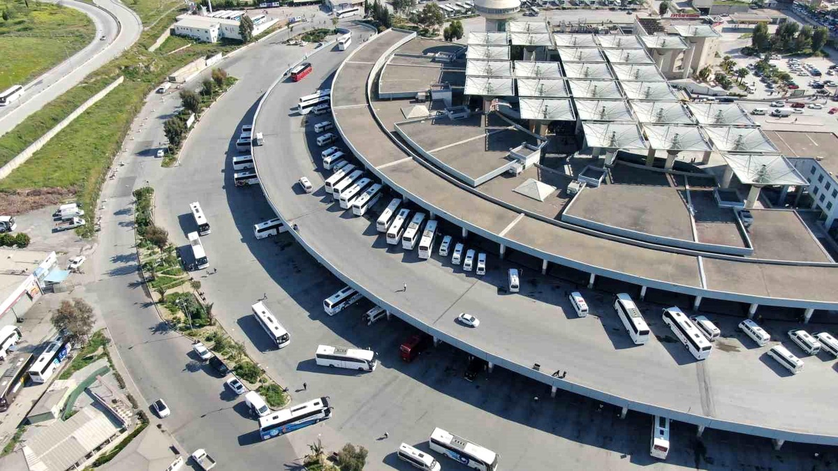 İzmir Otogarı Ramazan Bayramı öncesi sakin