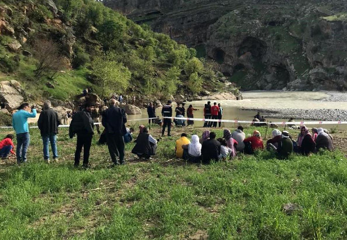 Kahta Çayına Giren Genç Hayatını Kaybetti