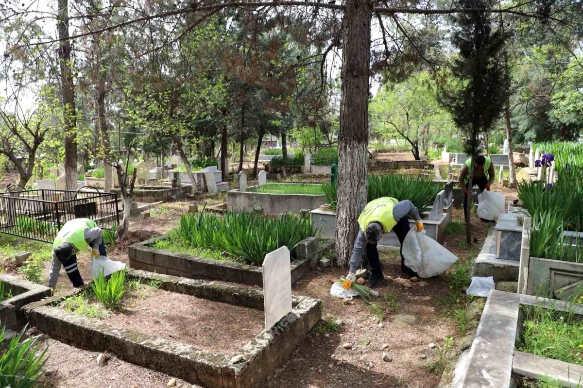 Kahta Belediyesi, Ramazan Bayramı öncesi mezarlıklarda bakım çalışması yaptı