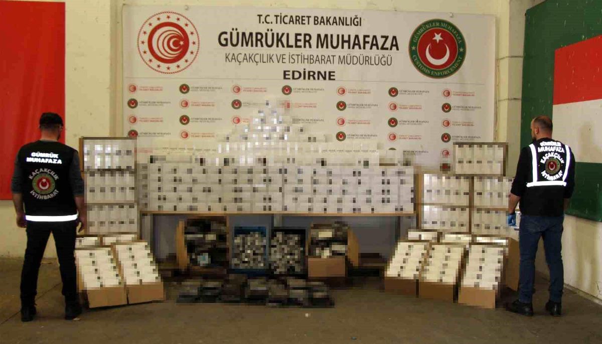 Kapıkule\'den giriş yapan tırda milyonlarca kaçak malzeme ele geçirildi