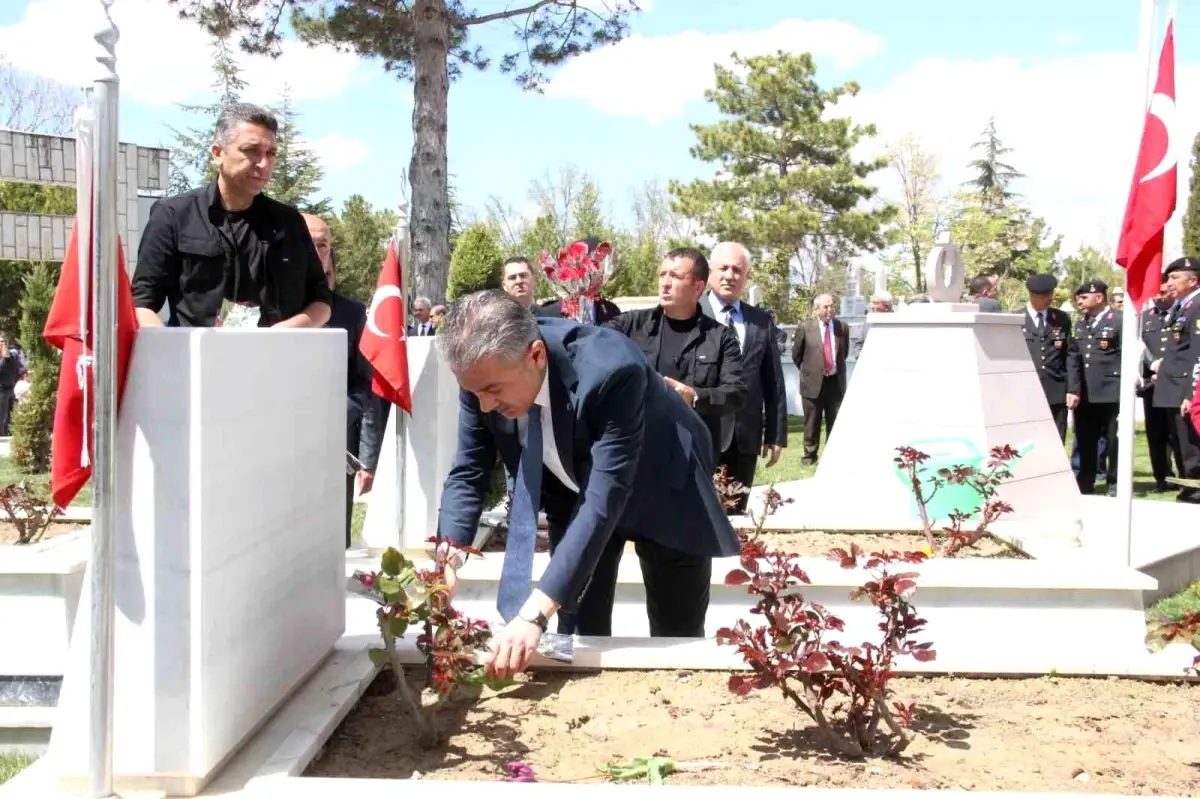 Karamanda Ramazan Bayramı Öncesi Garnizon ve Polis Şehitlikleri Ziyaret Edildi