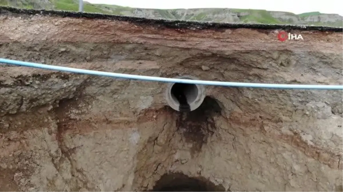 Batman Kozluk karayolunda yağışlar nedeniyle göçük meydana geldi