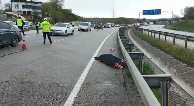 Kayan otomobilden kapıyı açarak kurtulmak isteyen kadın bariyerlere çarparak hayatını kaybetti Kayan otomobilden kapıyı açarak kurtulmak isteyen kadın bariyerlere çarparak hayatını kaybetti