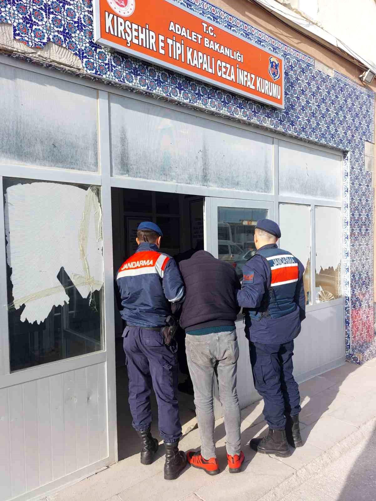 Kırşehir\'de Kendini Jandarma Personeli Olarak Tanıtan Dolandırıcı Yakalandı
