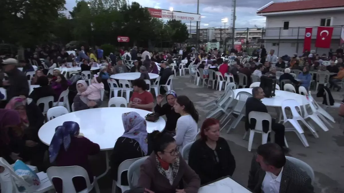 Menderes Belediyesi İlçe Halkını İftar Sofrasında Buluşturdu