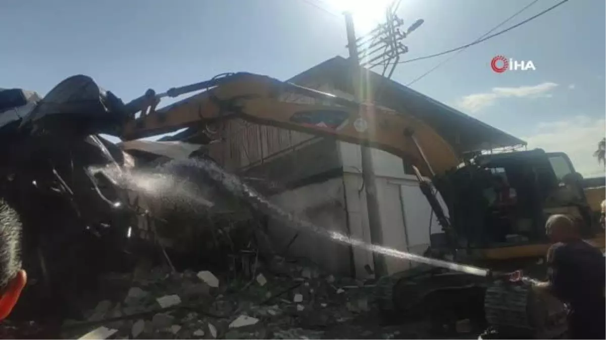 Mersin'deki yangında 3 kişinin cansız bedenine ulaşıldı